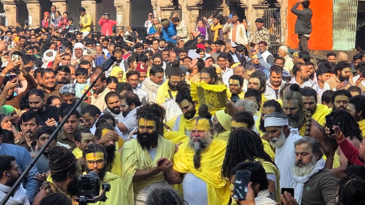 sant premanand visited goverdhan daanghati temple and mukut mukharbind