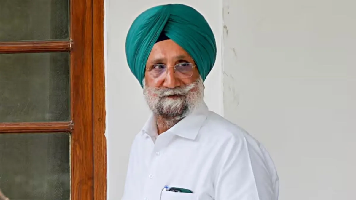 पूर्व डिप्टी CM का साला रविंदर सिंह ने किया सरेंडर, जमीनी विवाद में पिता-पुत्र की गोली मारकर हत्या करने का है आरोप
