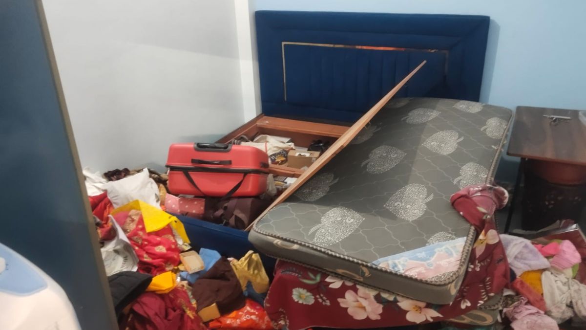 assistant professors house robbed police delay due to border dispute