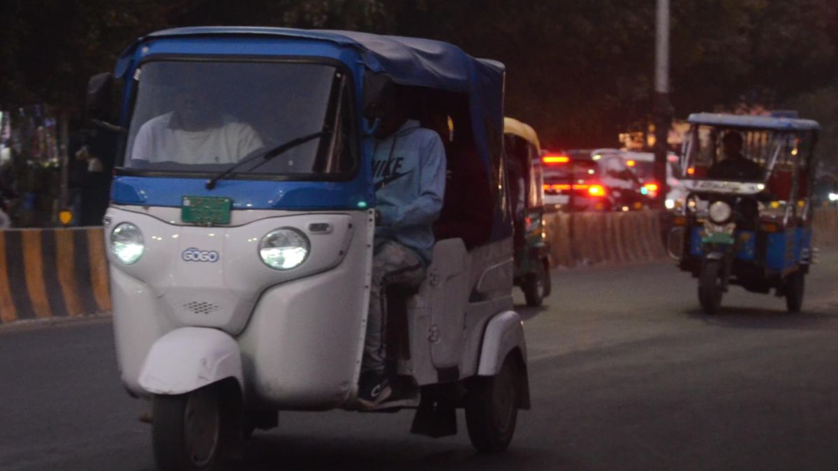 highway death trap autos e rickshaws flout ban traffic police negligence moradabad