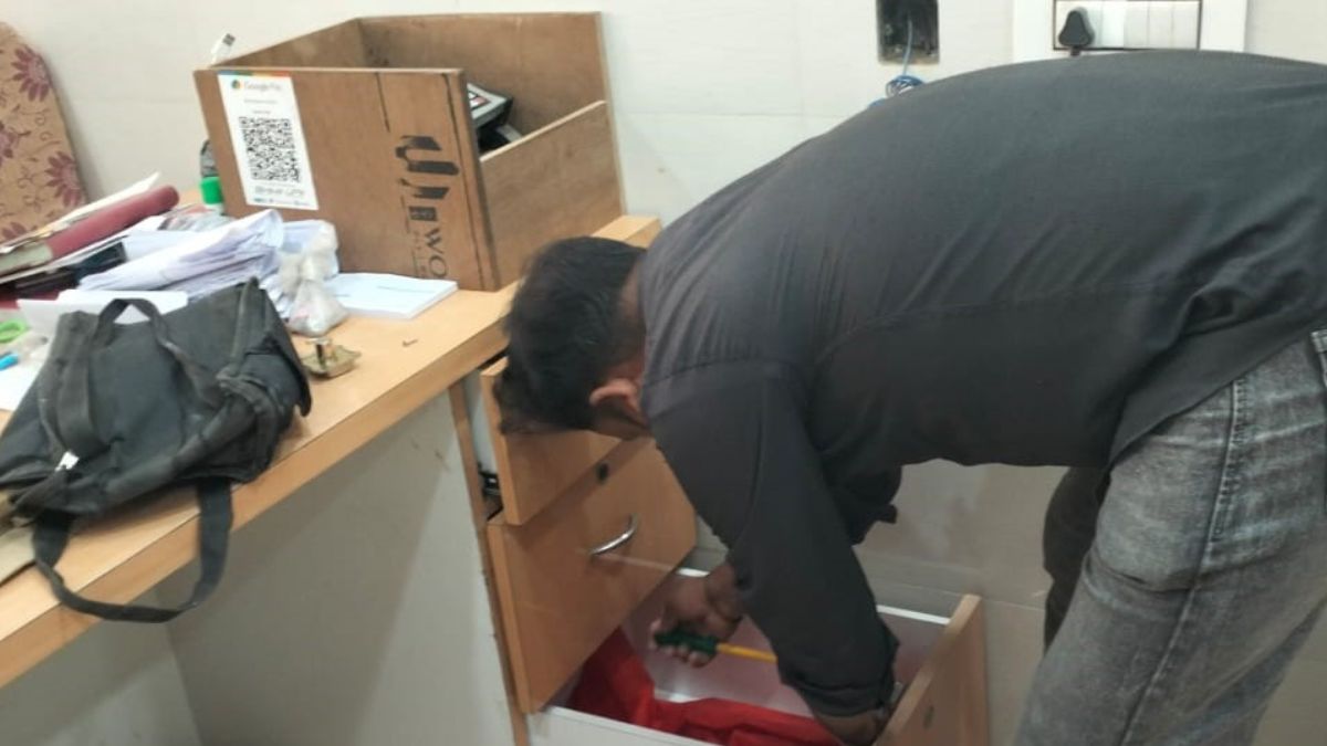 sant kabir nagar theft rs 484 lakh stolen police delayed