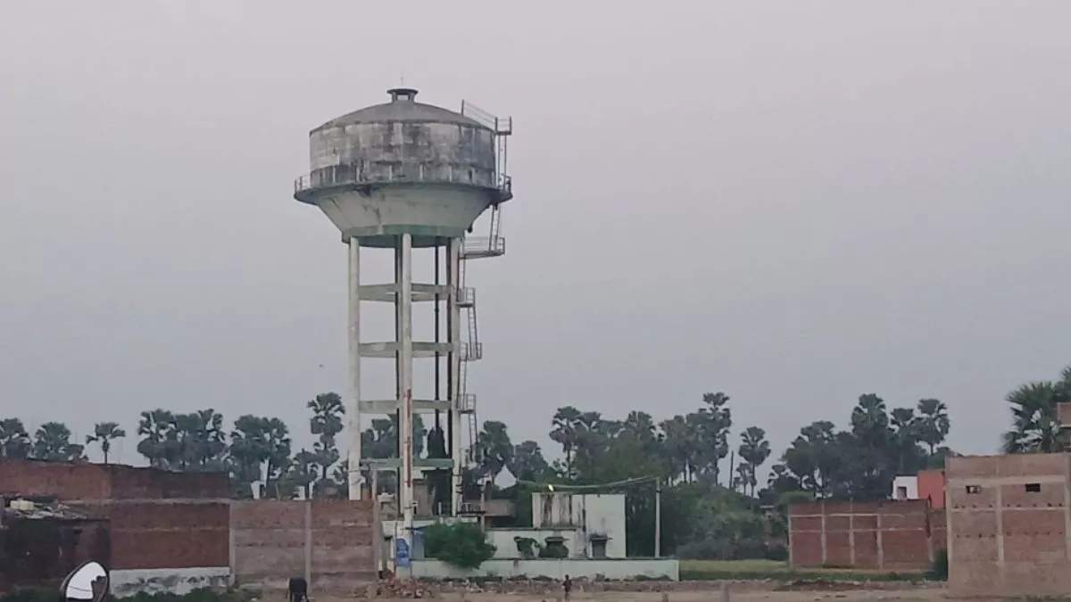 rajasthan women climb water tank over land dispute in dausa