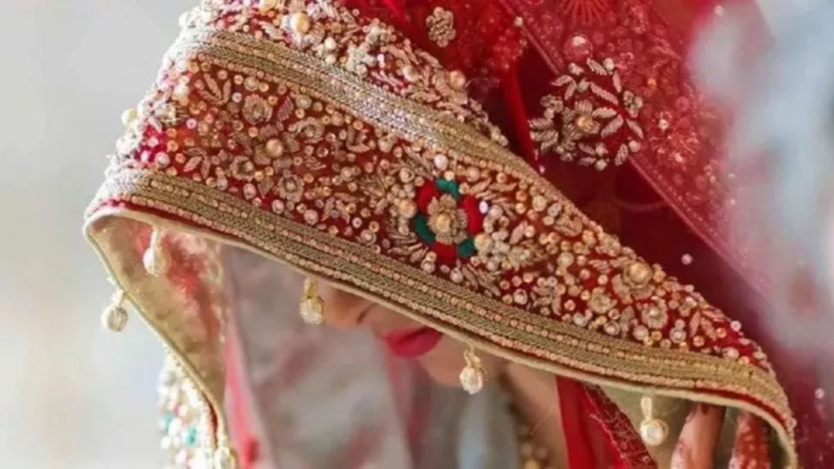 bride missing after taking dowry in up mass wedding scheme