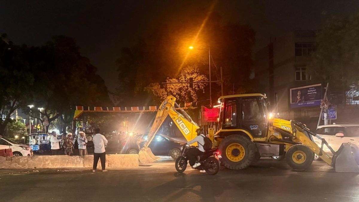 delhi road safety illegal cuts closed on badlibawana road