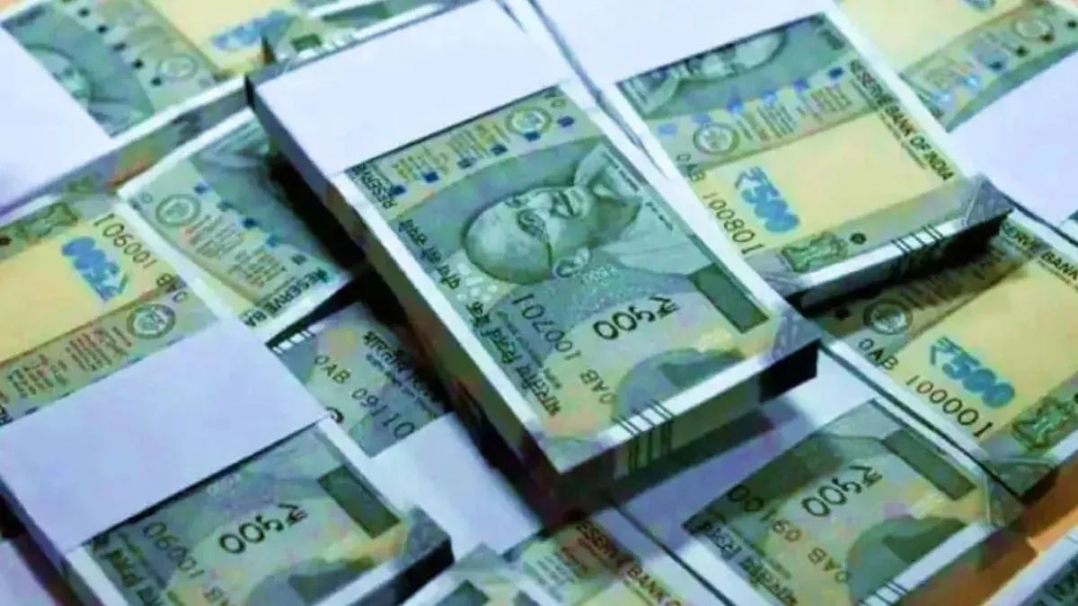 fake currency racket busted in delhi five arrested