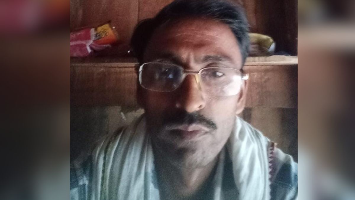 truck collision in chitrakoot husband dies wife injured