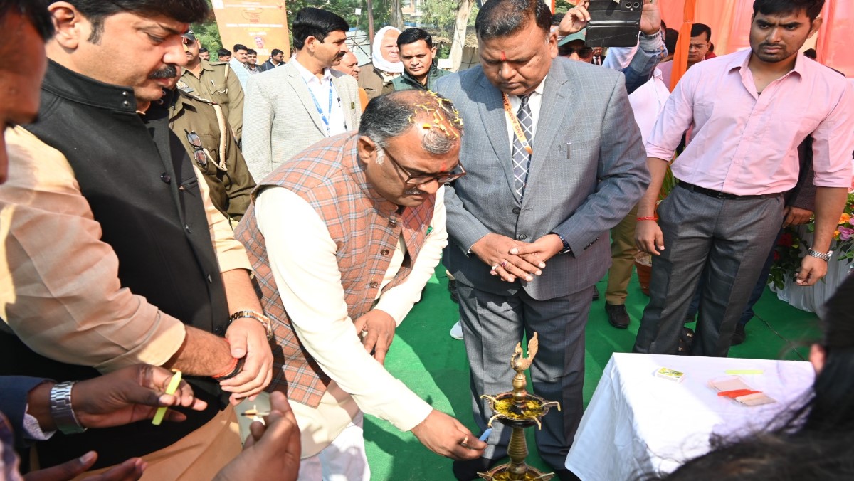 girish chandra yadav prioritizes full capacity operation of medical college