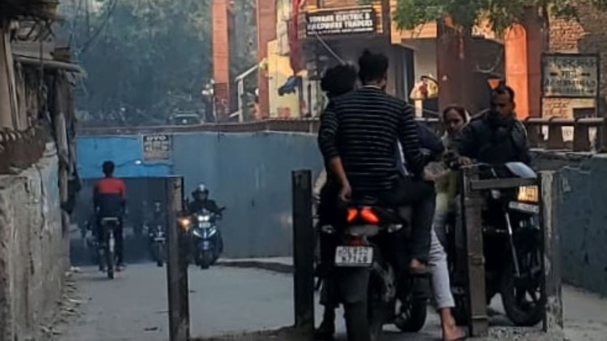mansarovar park underpass twowheelers only traffic relief