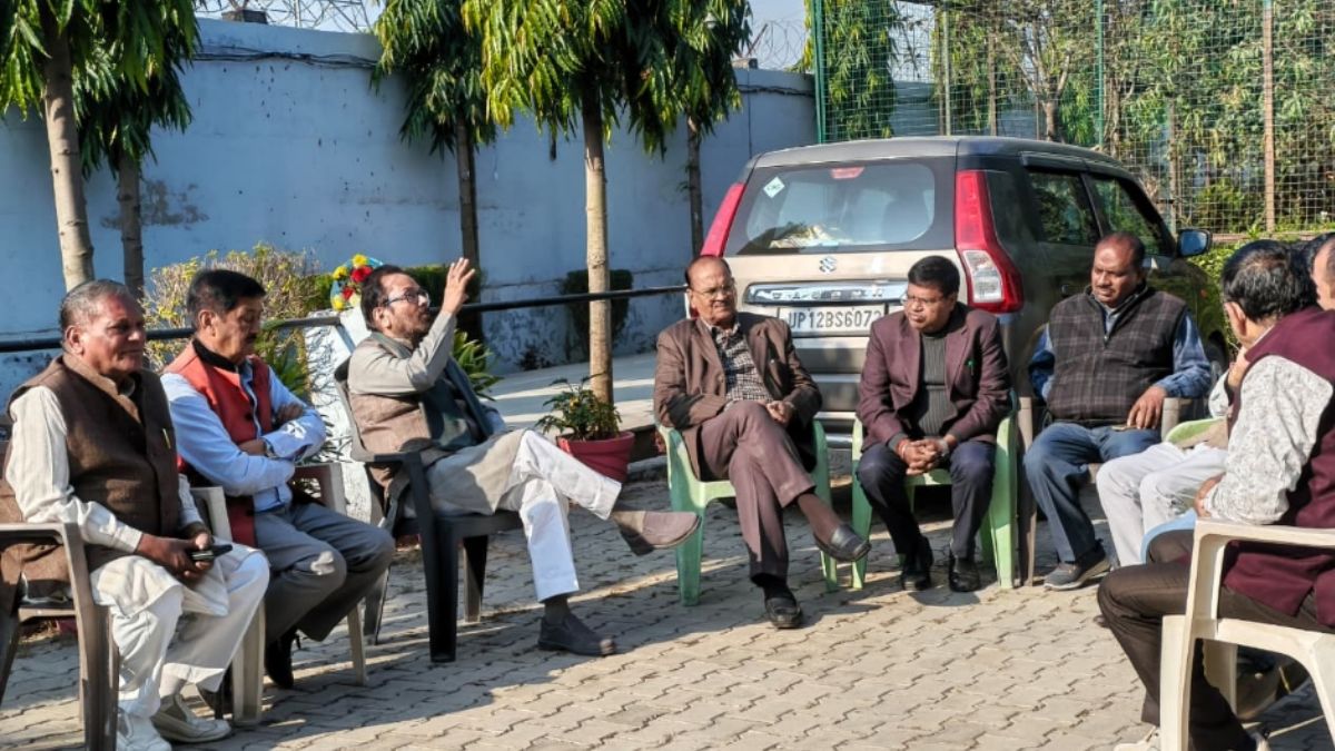 mukhtar abbas naqvi urged workers to help ensure that benefits of government schemes reach the eligible people