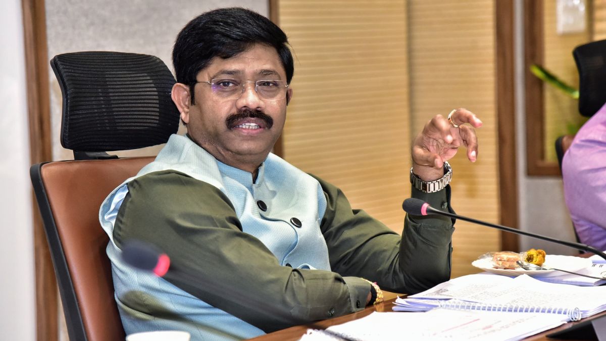 up to hold 55 share of countrys total expressway nand gopal gupta nandi