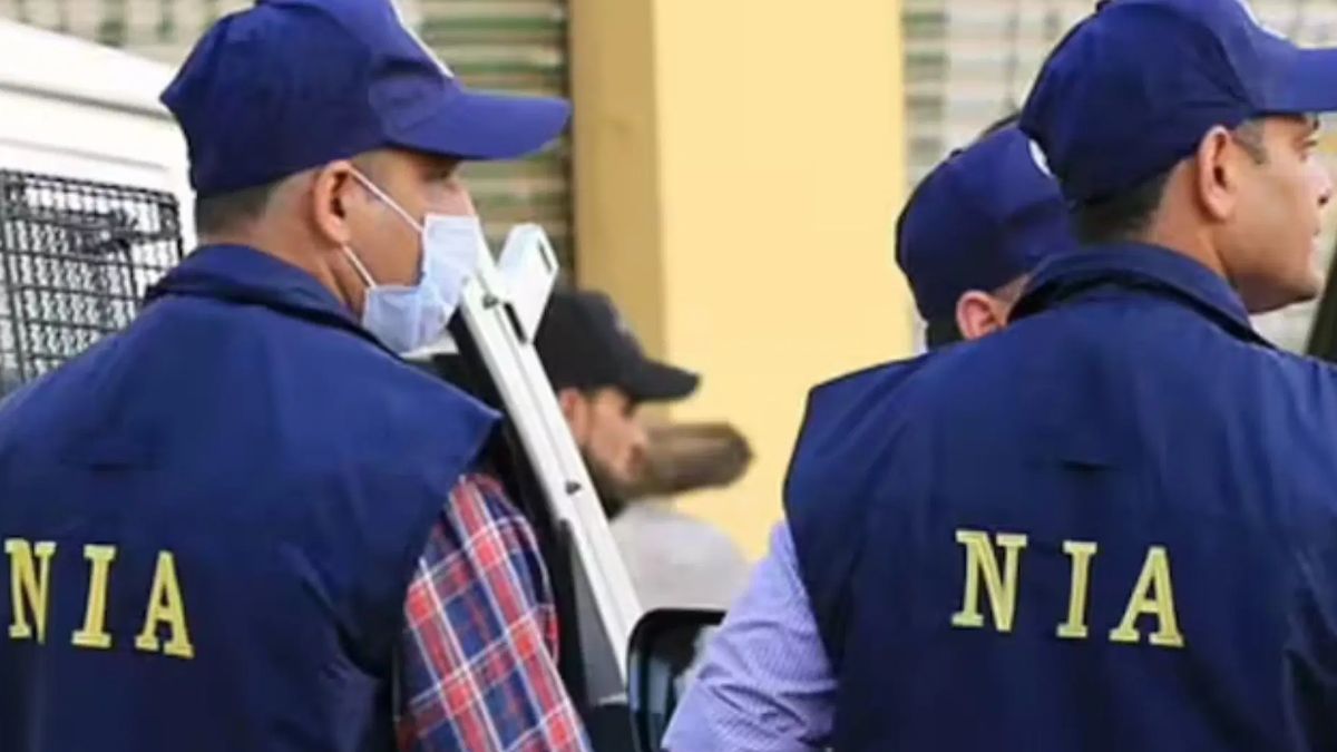 nia raids eight locations in kashmir connection with delhi blasts case seizes mobile phones and digital devices