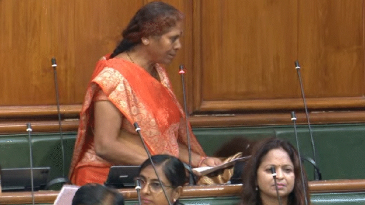 bihar assembly bahubali wife struggles with oath asks jdu mla for help