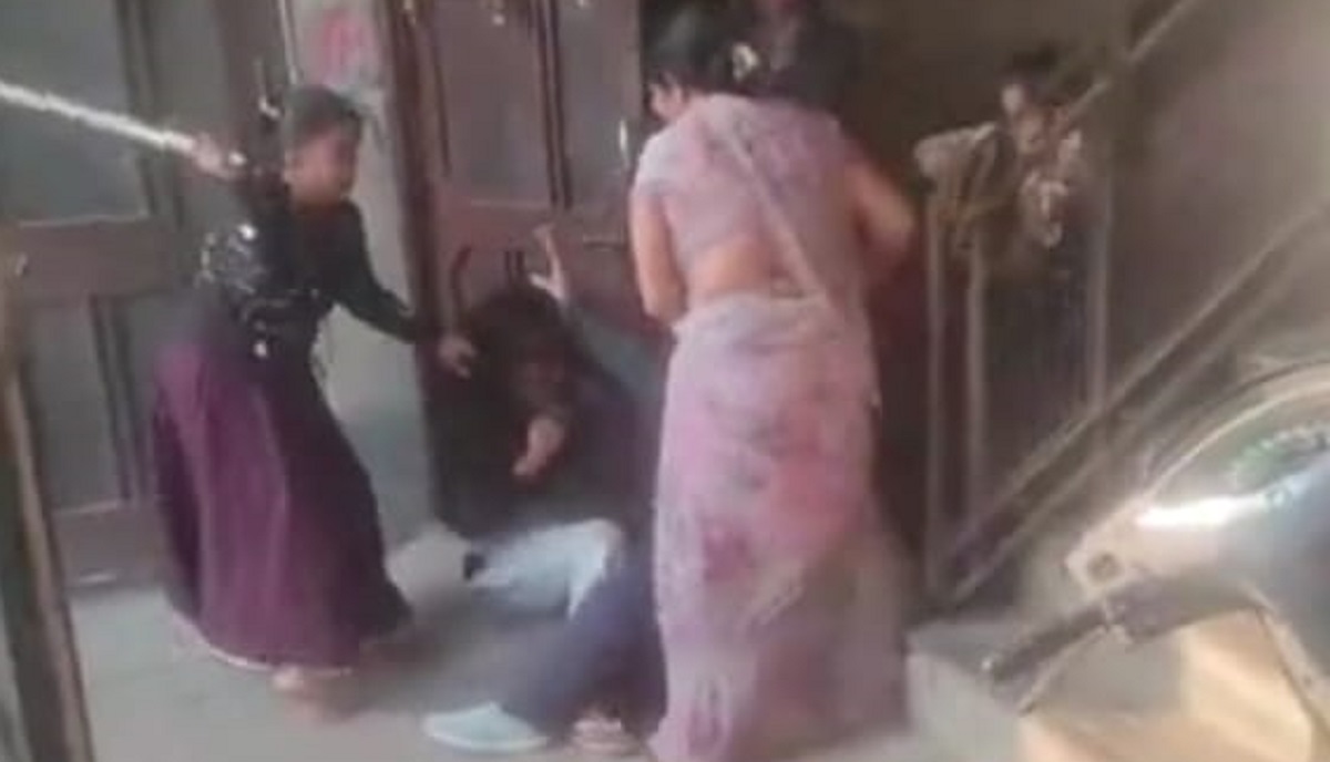 chandigarh neighbor women fight kick punch and pull hair
