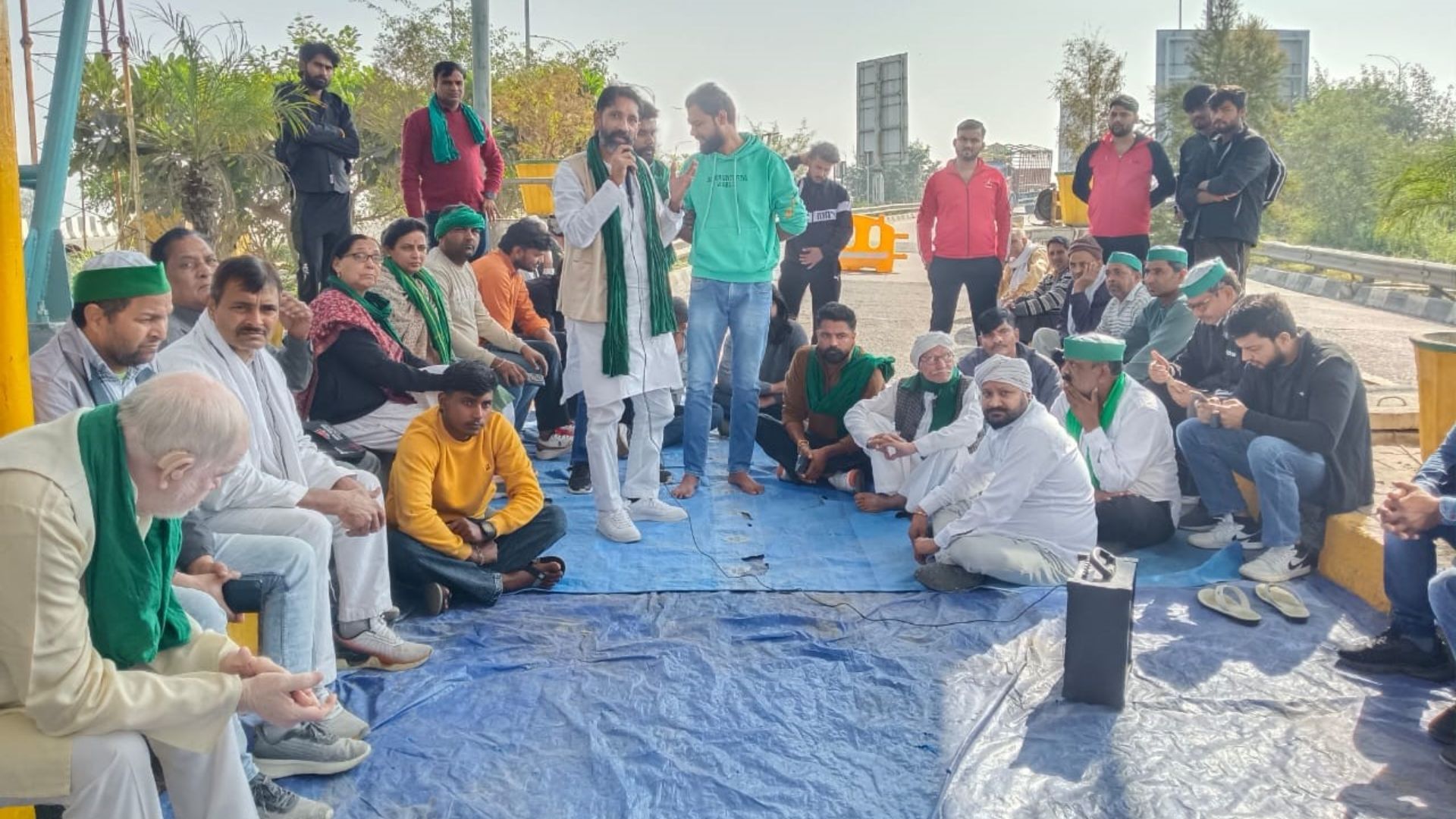 farmers protest at eastern peripheral expressway toll over misbehavior allegations