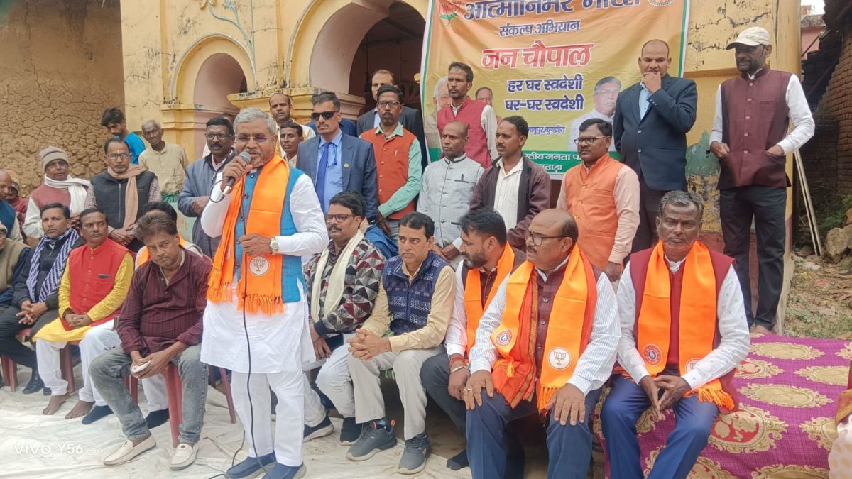 babubal marandi accuses hemant soren government of looting jharkhands mineral resources