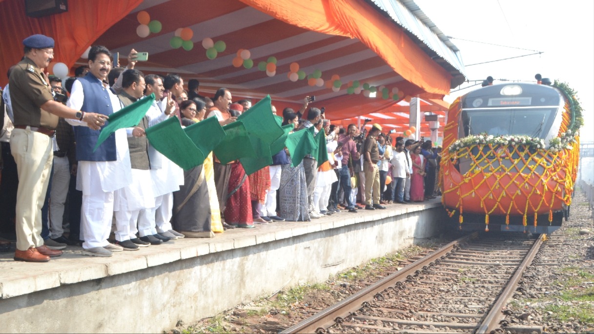 vande bharat express missing disappears after inauguration shahjahanpur station