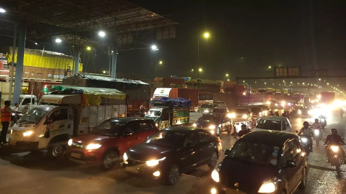 delhi traffic woes mcd toll collection persistent congestion
