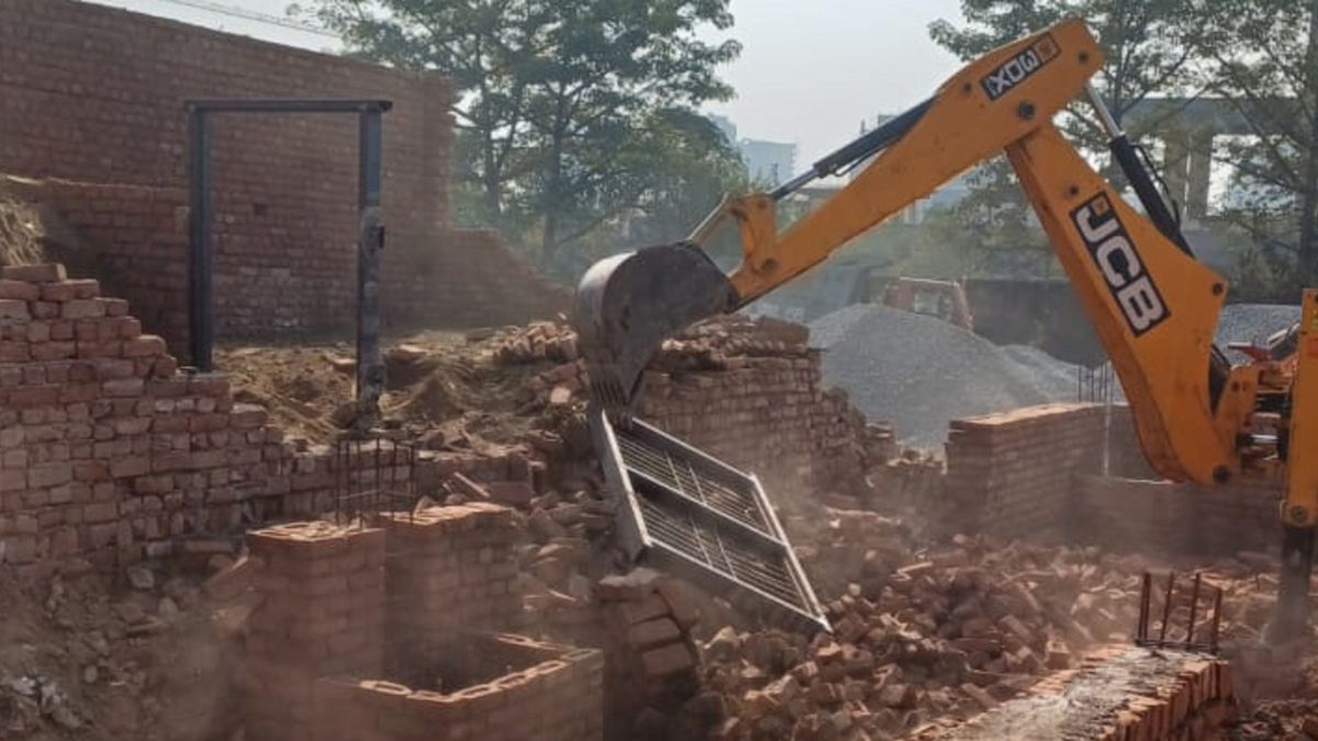 ghaziabad gda demolishes illegal colony on meerut road
