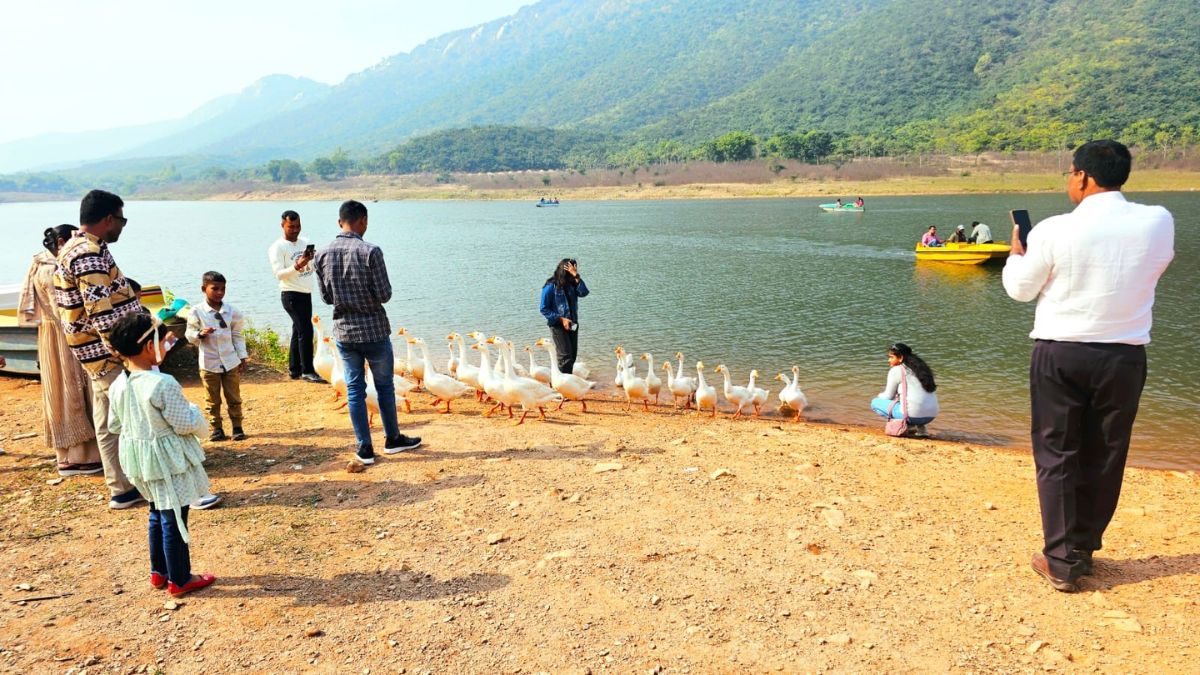 rajgirs ghoda katora lake tourist hotspot with buddha statue
