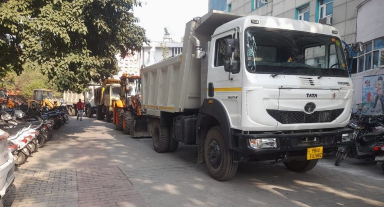 nagar nigam union protest waste lifting vehicles halt operations in jalandhar