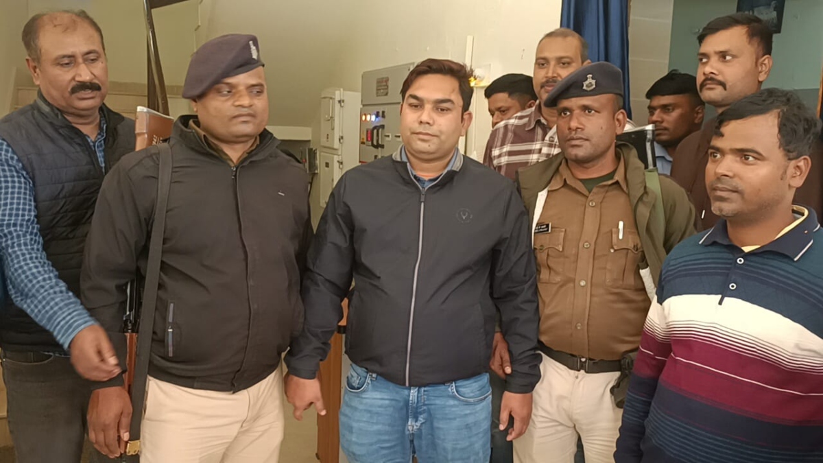 bihar revenue employee arrested for bribery vigilance team action