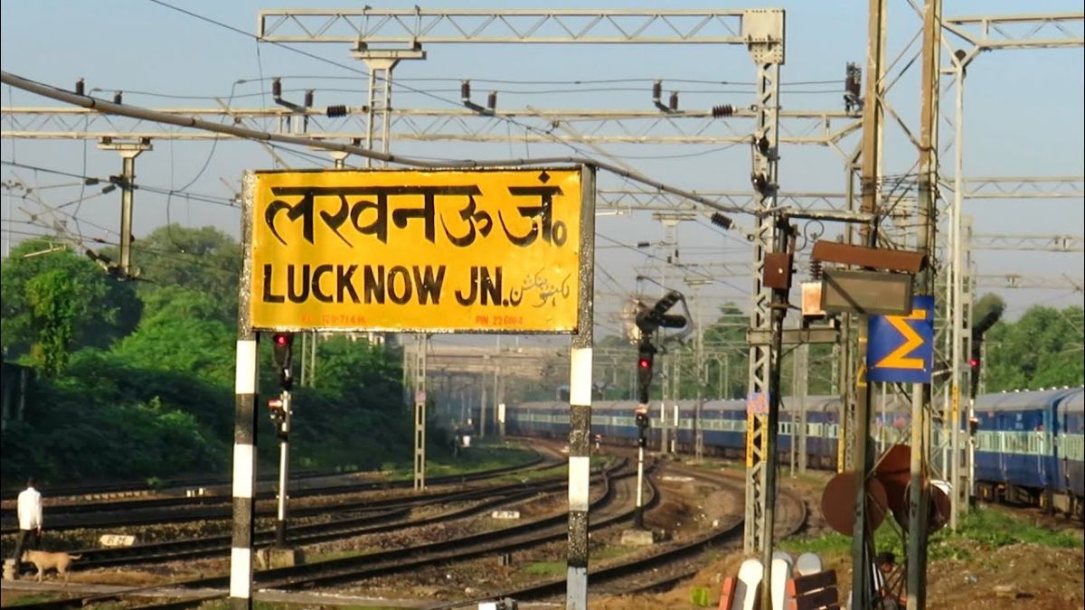 confusing road signs in lucknow difficult to understand