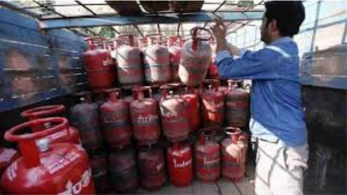 https://www.jagranimages.com/images/2025/12/02/article/image/LPG-Cylinder-(1)-1764646241723.jpg