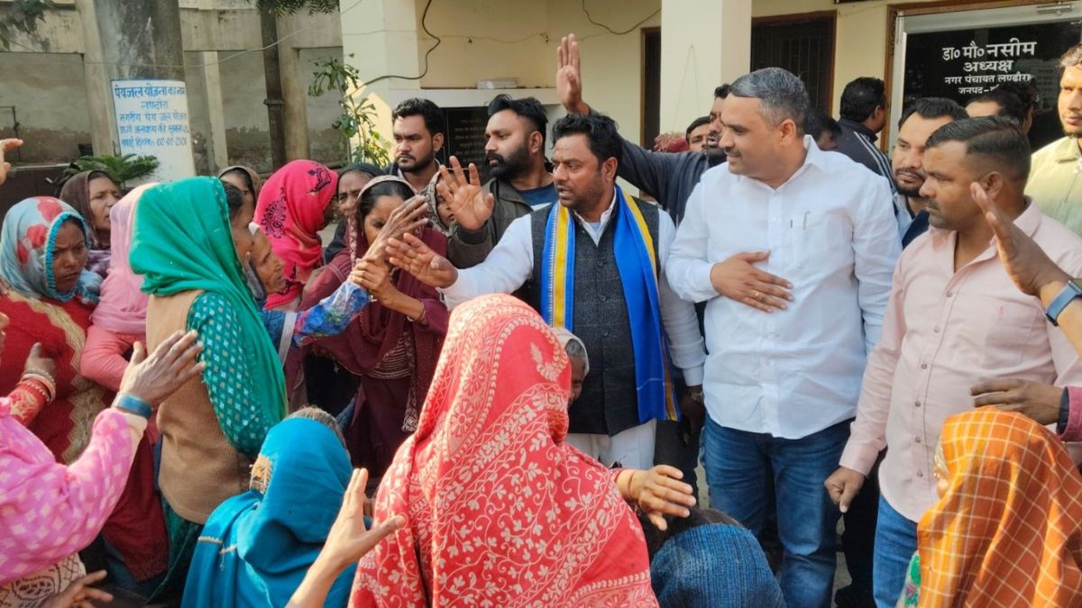 pm awas yojana protest in landhaura over delayed payments