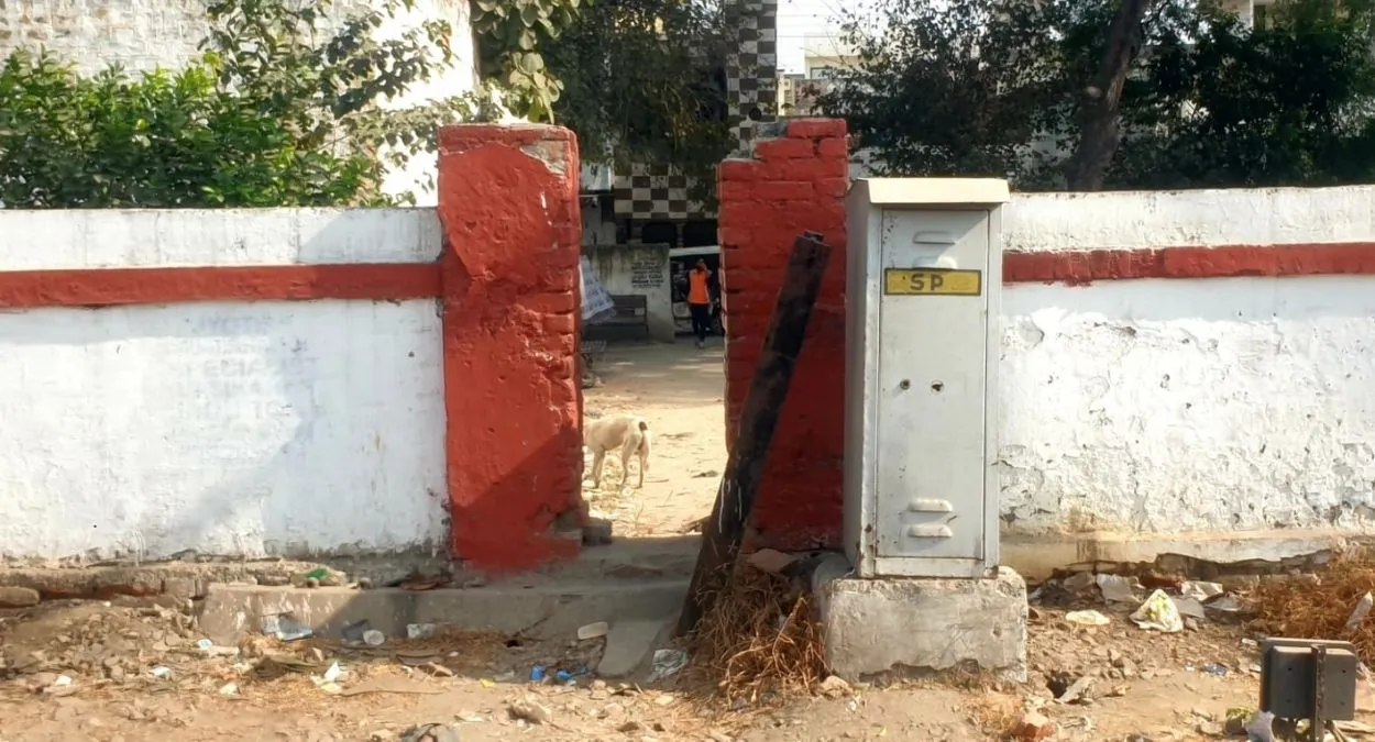 स्टेशन नहीं, जुआघर! पानीपत रेलवे स्टेशन के खुले रास्तों से घुस रहे असामाजिक तत्व  
