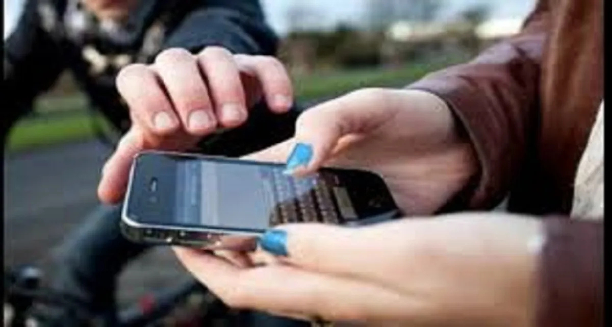 delhi crime mobile snatchers arrested in connaught place