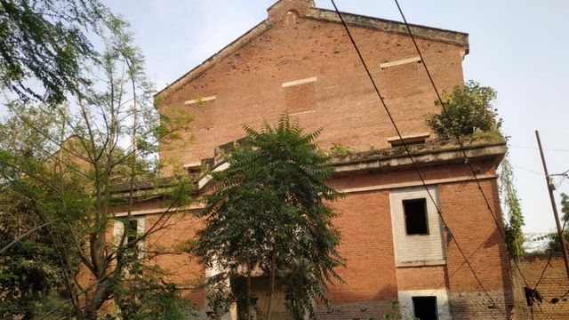 Rohtas News: 1905 में स्थापित चीनी मिल का अब सिर्फ मुख्य भवन ही शेष, बाकी पर बस गई कॉलोनियां
