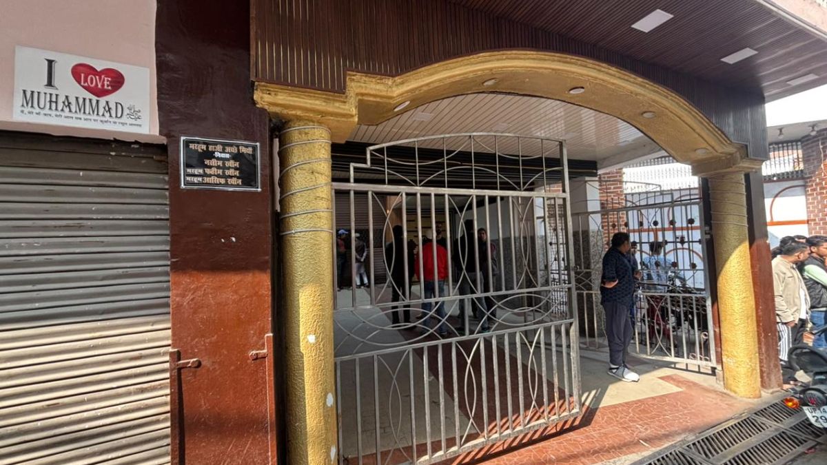 bulldozer action against maulana tauqeer and azam khan associates in bareilly bda arrives to demolish good marriage hall and awan e farhat baratghar