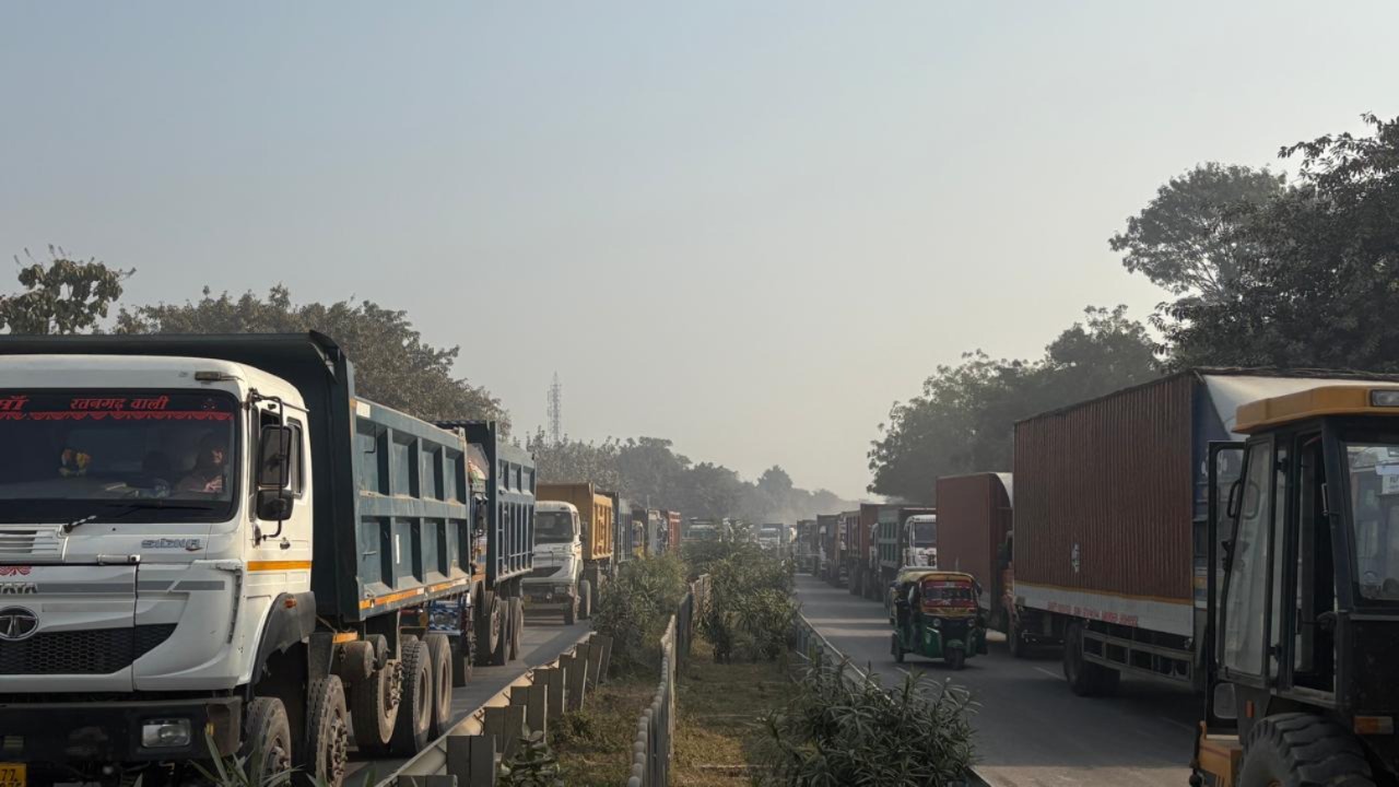 dust truck overturns on highway in unnao causes 3hour traffic jam