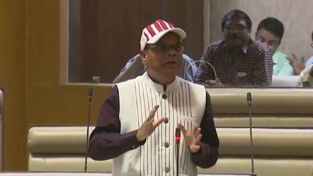 scholarship distribution slow in bokaro chatra giridih welfare minister scolds officials