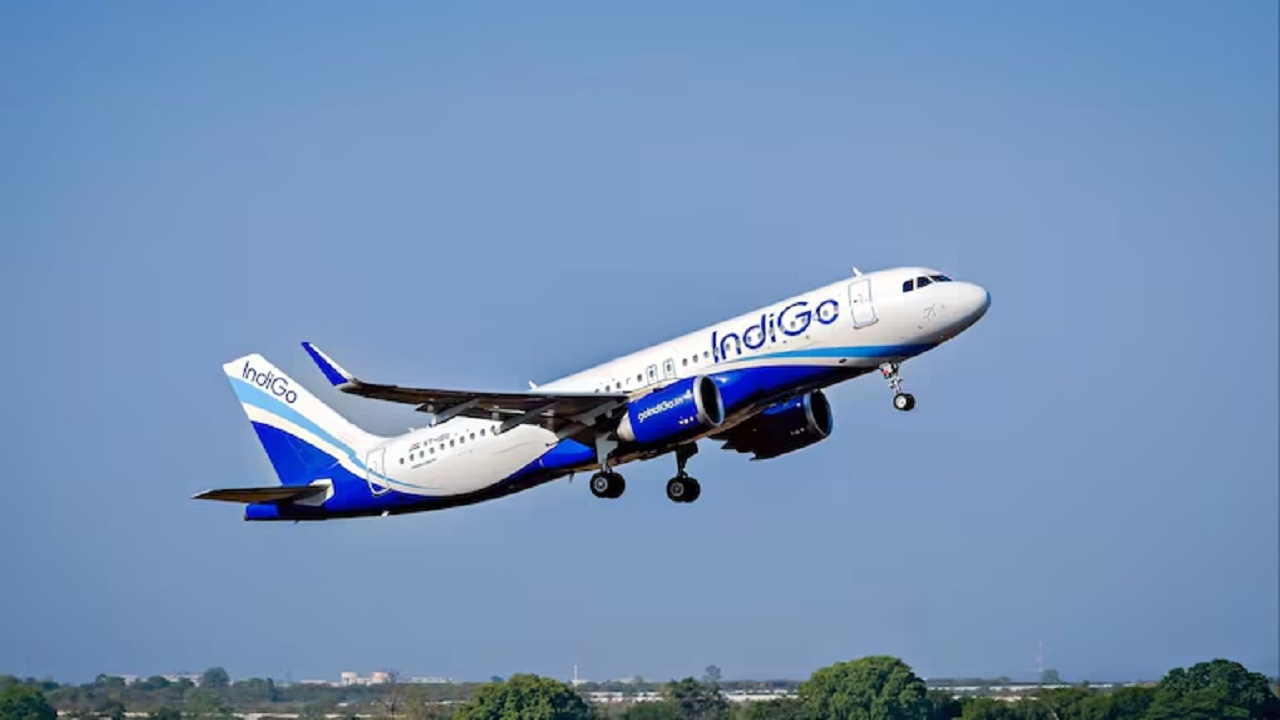 indigo flight bomb threat emergency landing at mumbai airport
