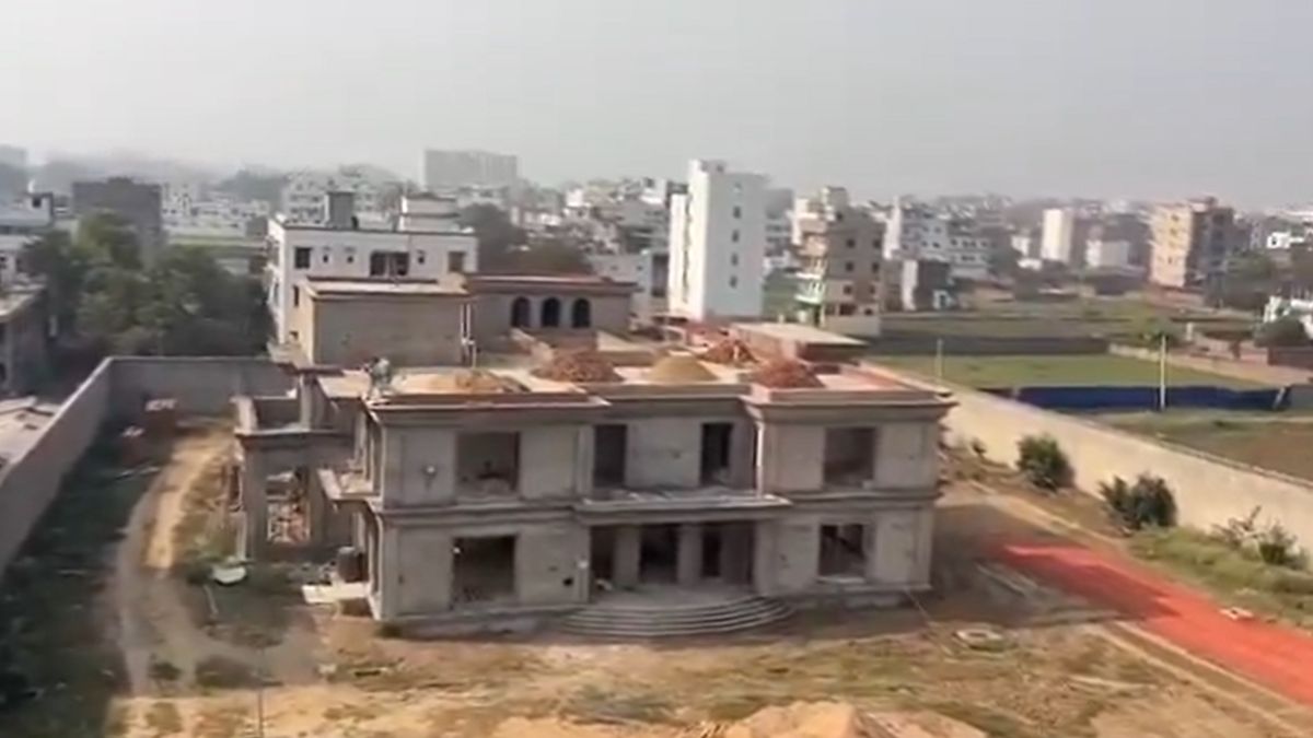 bjp takes a dig at lalu yadavs mansion being built in patnas mahuabagh