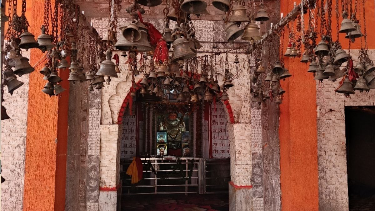 hanuman temple theft 35 bells stolen near aligarh police post