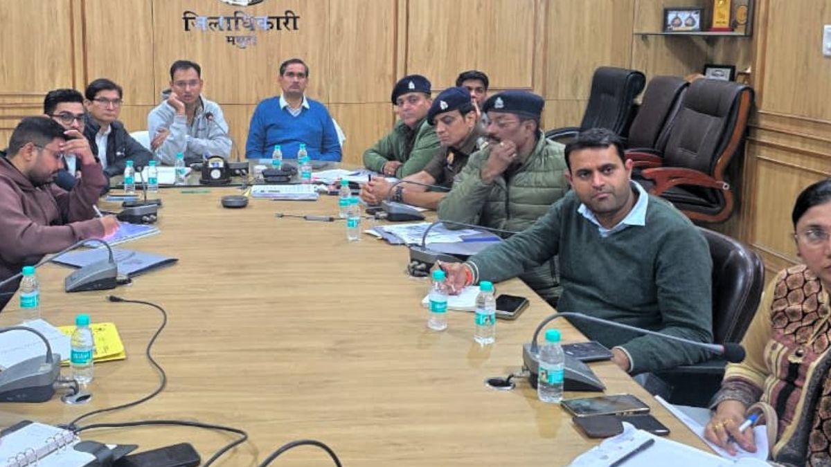 roads of mandi and govardhan intersection will be widened encroachment will be removed