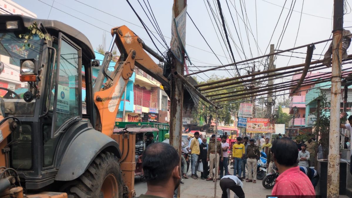 patna antiencroachment drive atal path jp setu targeted bulldozer action in bihar