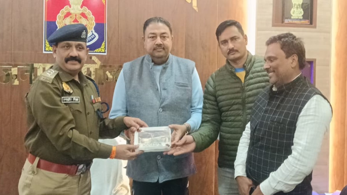 sonbhadra hotel theft 75000 and mobile recovered