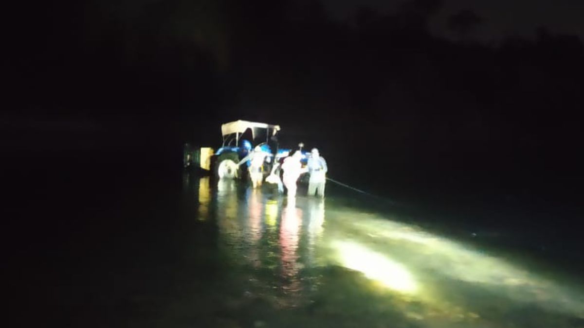 sdrf rescues three people trapped in yamuna river at bosan area