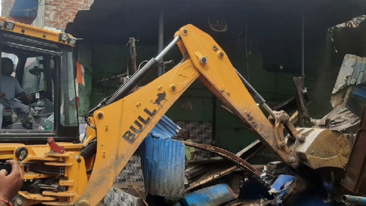 badaun antiencroachment drive notice first then bulldozer