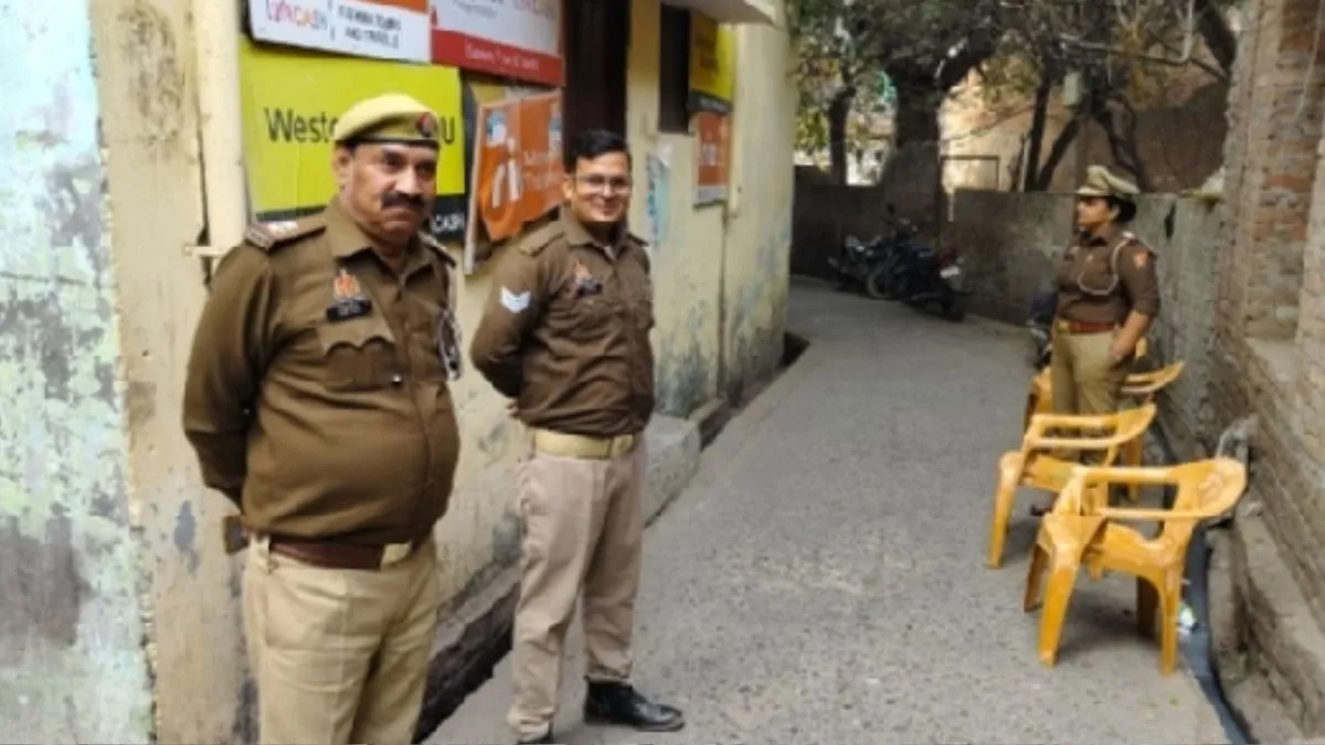 संभल में मीट फैक्ट्री कर्मचारियों के यहां पहुंची आयकर विभाग की टीम, साढ़े आठ घंटे तक की जांच पड़ताल
