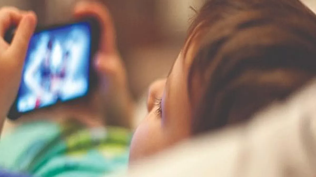 parenting tips smartphone use child focus irritability doctors warning