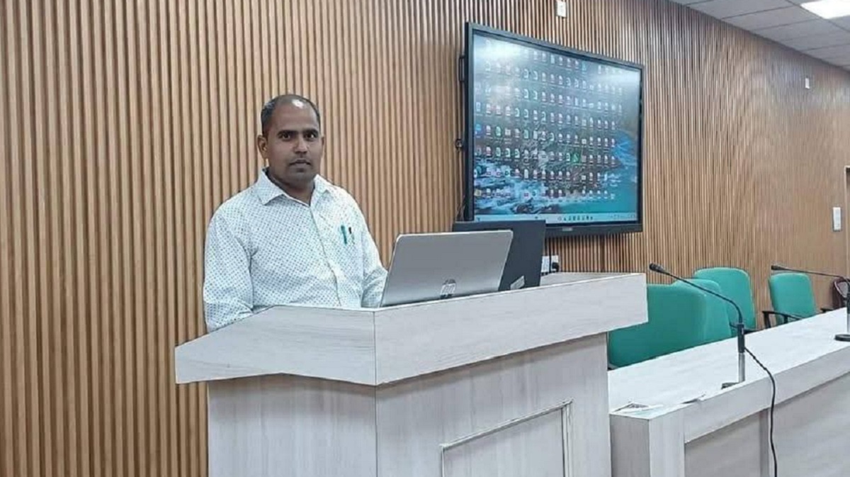 innovative teacher vikas to receive award for excellence