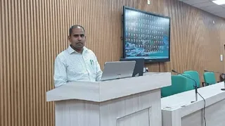 पीएमश्री राजकीय इंटर कालेज मेरठ के सहायक अध्यापक गणित व विज्ञान विकास कुमार। सौ. स्वयं