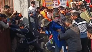 तपोवन में जोरावर स्टेडियम में पुलिस व एबीवीपी कार्यकर्ताओं में झड़प हो गई। जागरण