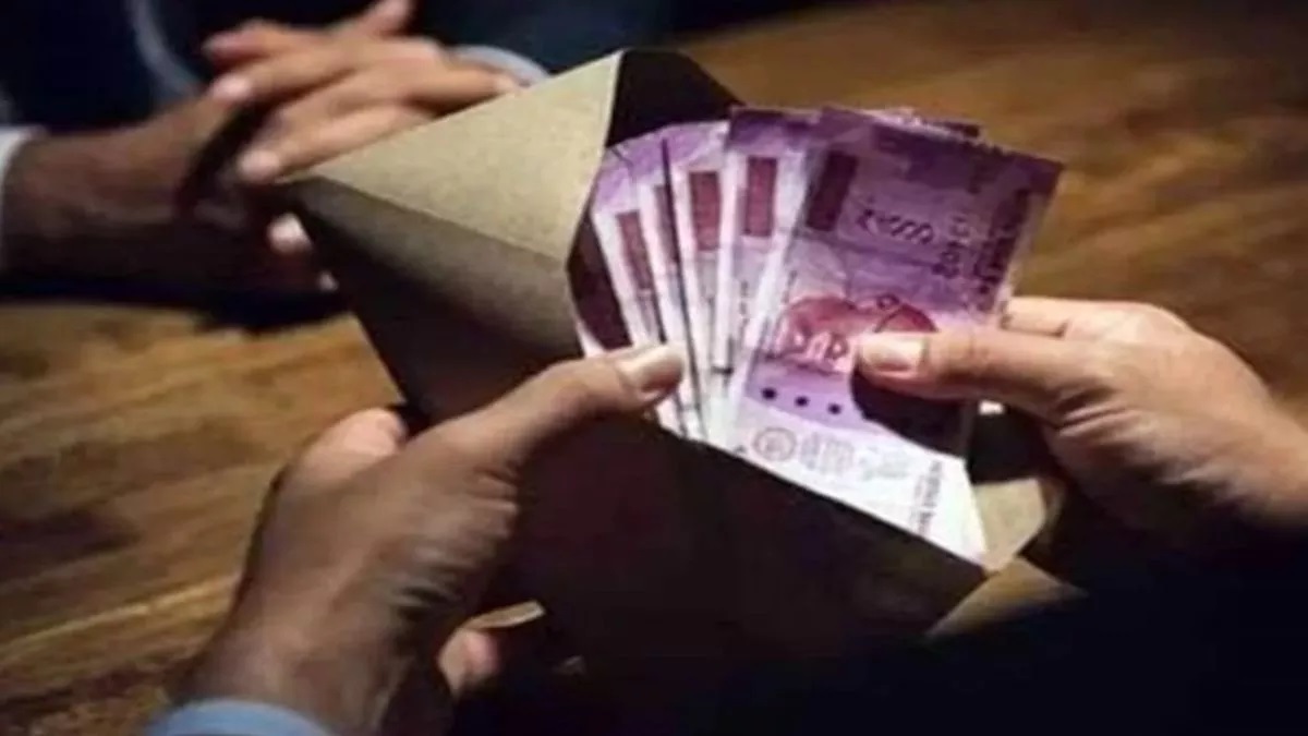 agra police officer booked for allegedly demanding bribe to recover bike