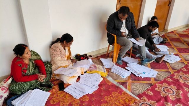 SIR in UP: एसआईआर प्रक्रिया में तेजी लाने के लिए जिम्मेदार अधिकारी सख्त, मैपिंग प्रक्रिया हुई तेज
