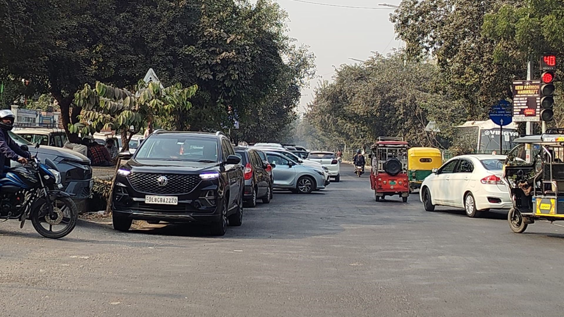 dwarka illegal parking traffic snarls ambulance delays near school